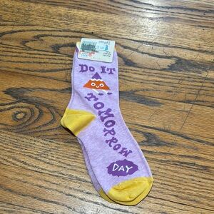 Blue Q Do It Tomorrow Day Purple and Yellow Socks